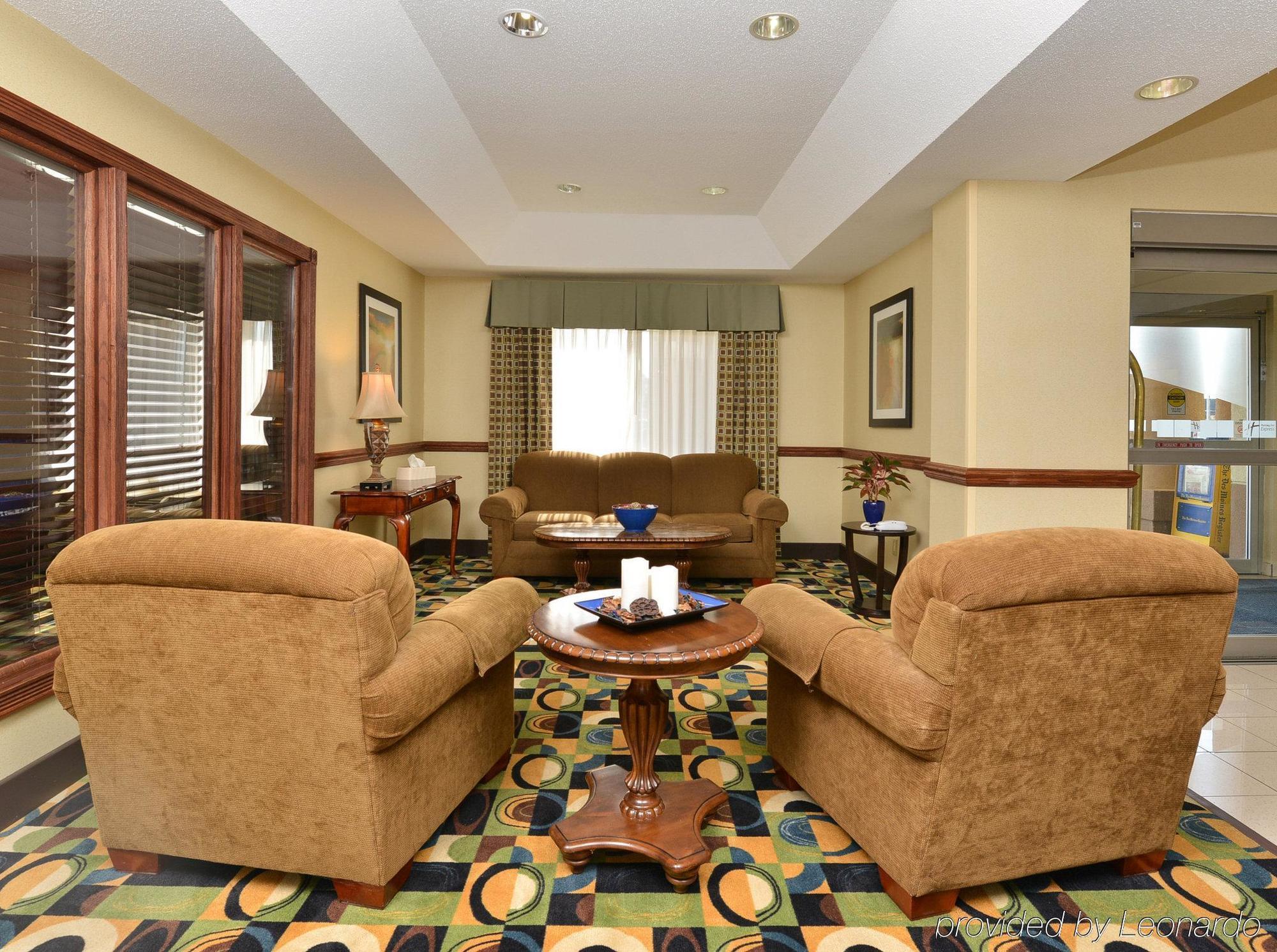 Holiday Inn Express Hotel & Suites Burlington, An Ihg Hotel Exterior photo
